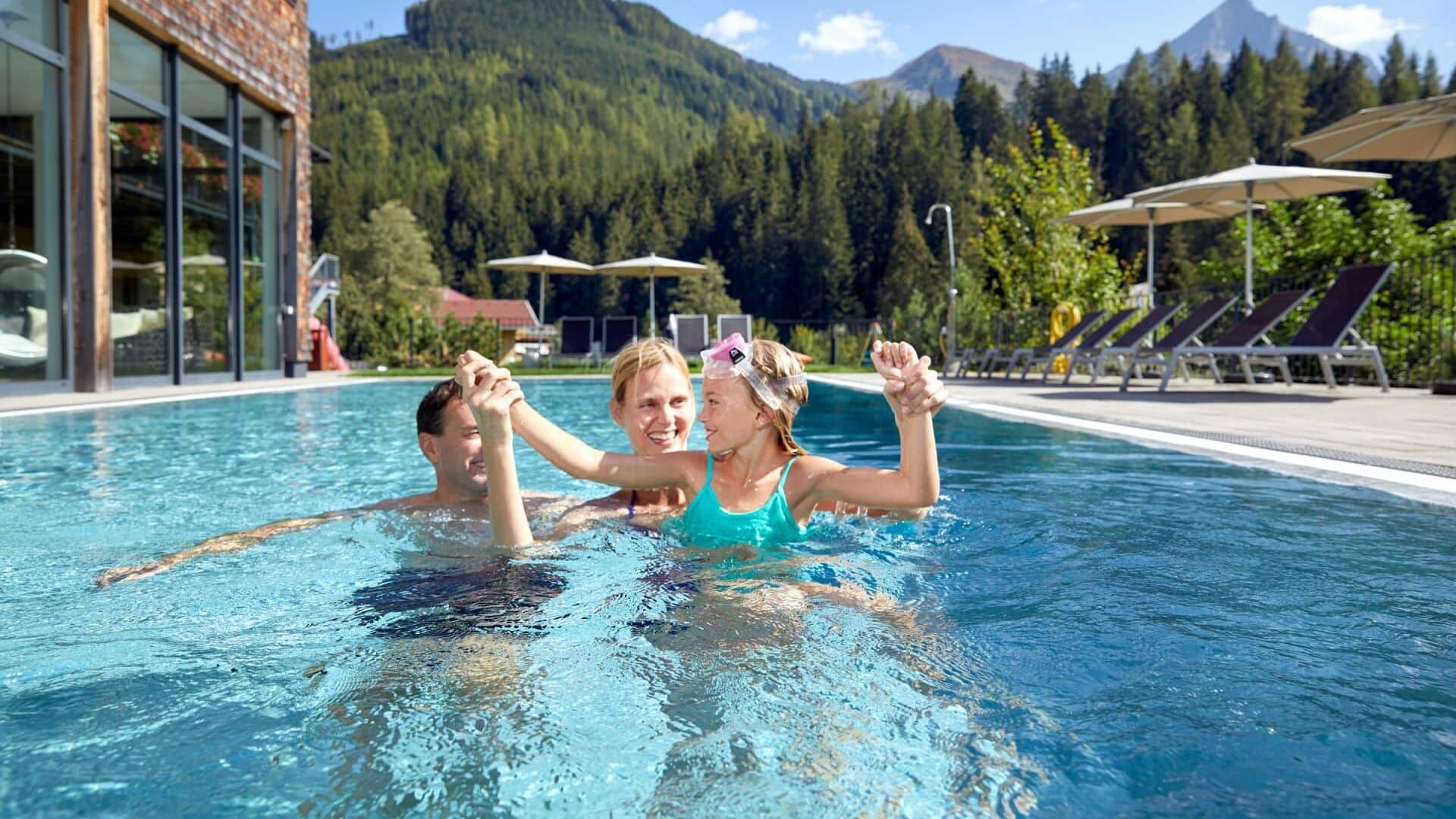 sommer-familie-pool